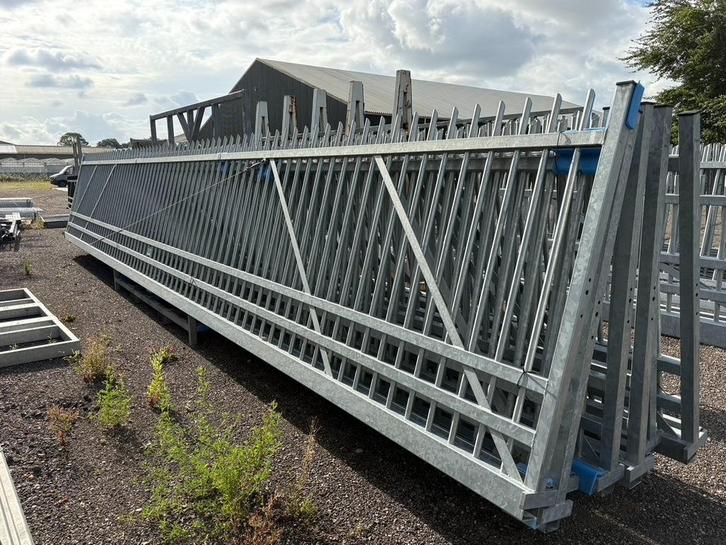 Schuifpoorten Nieuw 11 mtr lang 8 mtr vrije doorgang, Tuin en Terras, Tuinpoorten, Nieuw, Schuifpoort, IJzer, 150 tot 200 cm, 200 cm of meer