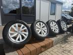 Volkswagen Velgen met Continental Winterbanden – 16 Inch, Auto-onderdelen, Banden en Velgen, Ophalen, Banden en Velgen, 17 inch