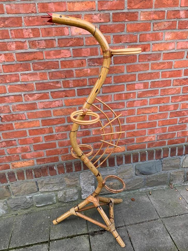 Rotan planten standaard in de vorm van een slang, Verzamelen, Retro, Huis en Inrichting, Ophalen of Verzenden