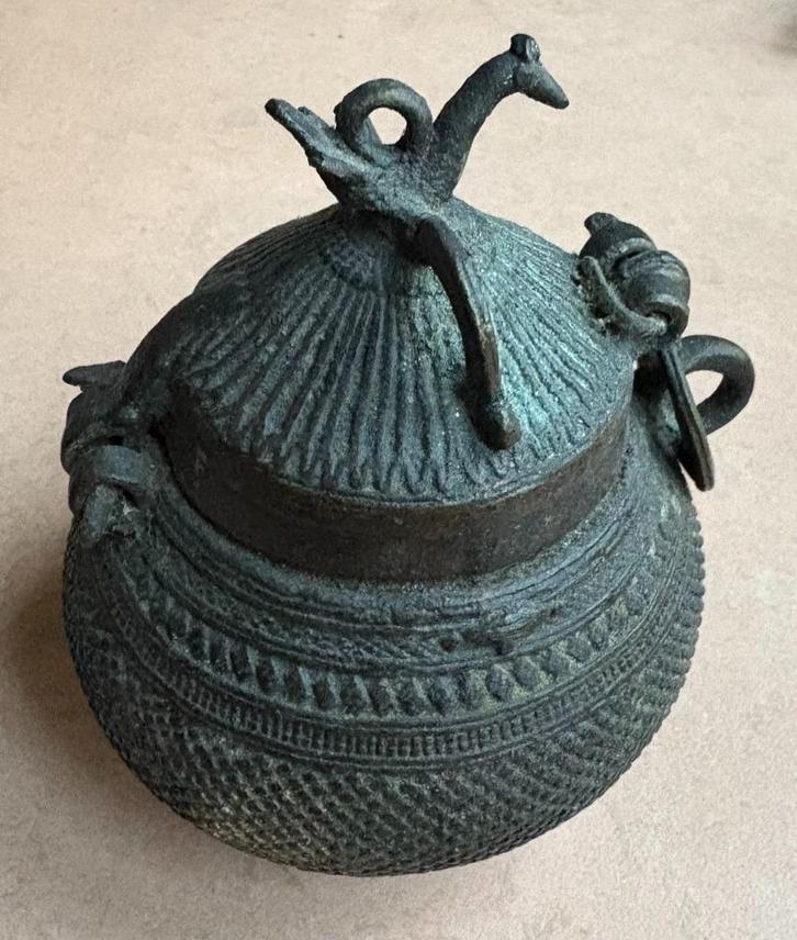 Koperen Dhokra muntenpotje met pauw, Bengalen, Antiek en Kunst, Kunst | Niet-Westerse kunst, Ophalen of Verzenden