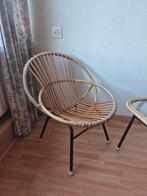 Vintage rotan stoel met een zwart stalen buisframe, Ophalen
