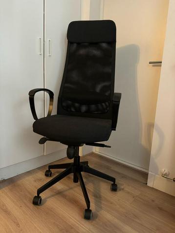 Twee bureaustoelen in zeer goede staat beschikbaar voor biedingen