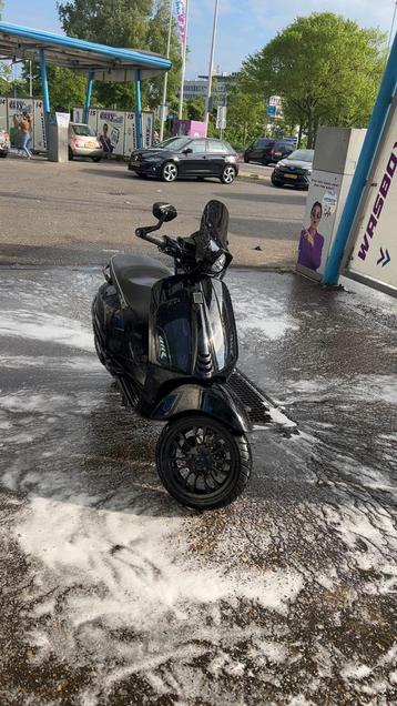Vespa sprint zadel  beschikbaar voor biedingen