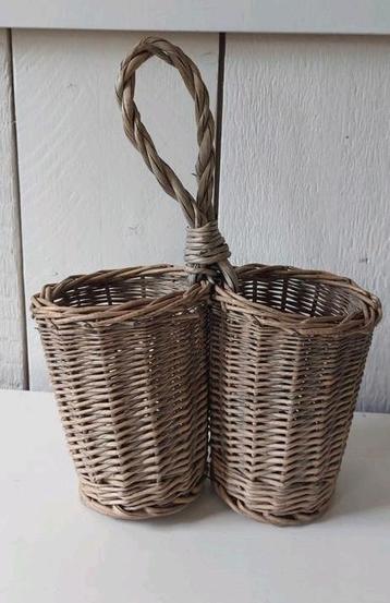 Verweerde mandjes voor 2 plantjes  of plukbloeket etc rotan