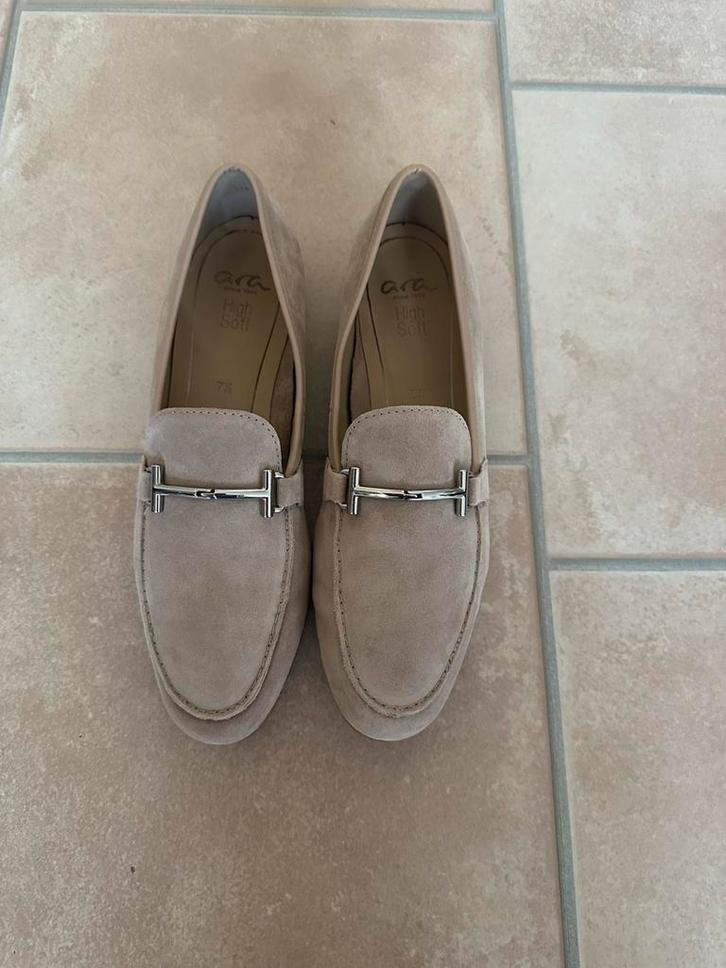 Ara Instappers maat 7.5, Kleding | Dames, Schoenen, Zo goed als nieuw, Instappers, Beige, Ophalen of Verzenden