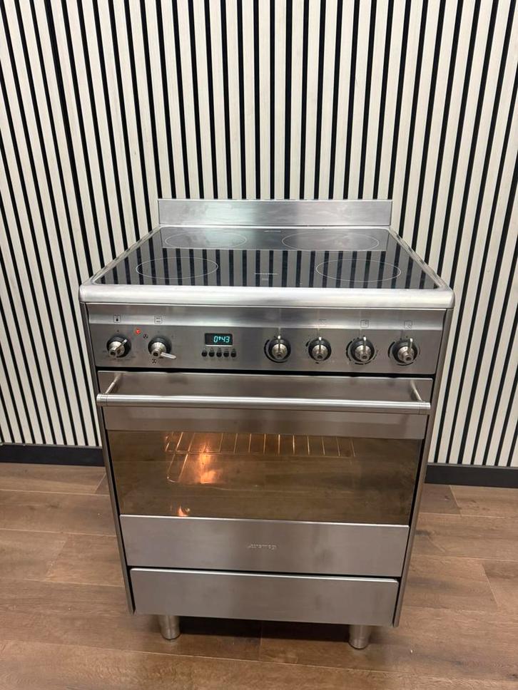 Luxe Smeg INDUCTIE Fornuis RVS 60x60 cm, Witgoed en Apparatuur, Fornuizen, Zo goed als nieuw, Vrijstaand, Gas, 5 kookzones of meer