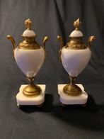 2 Antieke Franse Albasten Vazen met Bronzen Accenten, Antiek en Kunst, Antiek | Woonaccessoires, Ophalen of Verzenden