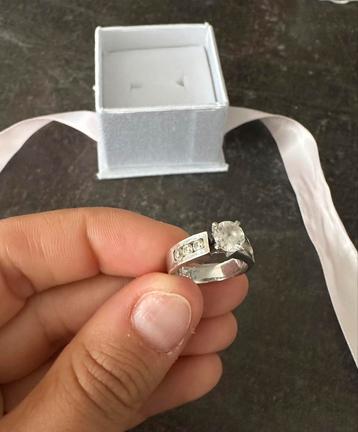 18 karaat witgouden ring beschikbaar voor biedingen