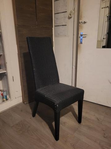 Stoel met hoge rugleuning