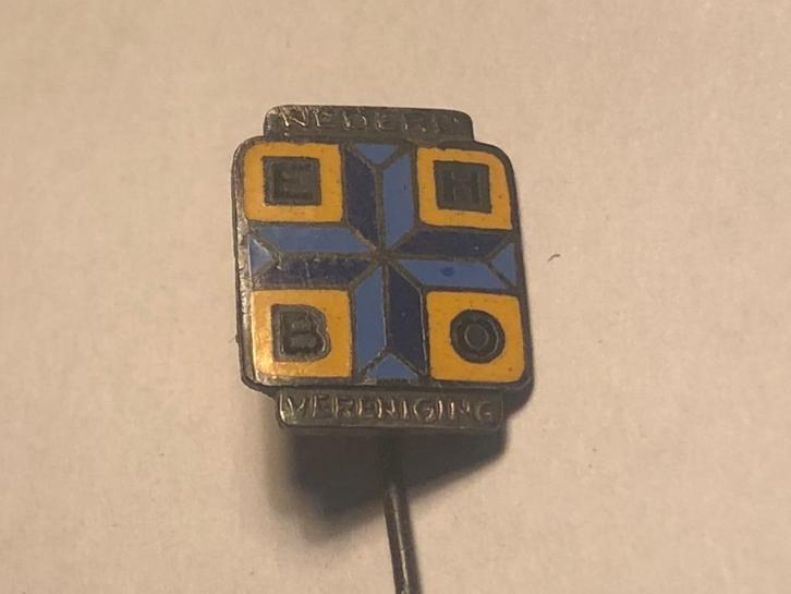 Emaille E.H.B.O. Speld (Geel/Blauw/Metaalkleur)., Verzamelen, Speldjes, Pins en Buttons, Zo goed als nieuw, Speldje of Pin, Overige onderwerpen