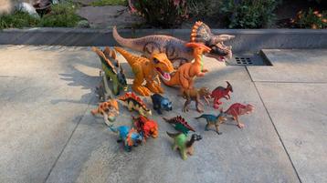 Partij dinosaurussen (1 bewegend met geluid) - 16 stuks beschikbaar voor biedingen