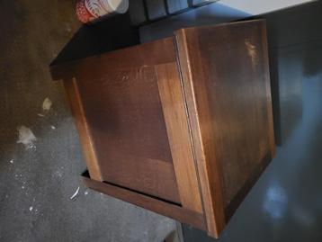 Oud kastje 50x43x42  beschikbaar voor biedingen