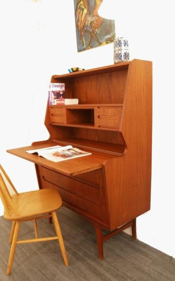 Deens jaren 50 60 vintage design wandmeubel met een werkplek beschikbaar voor biedingen