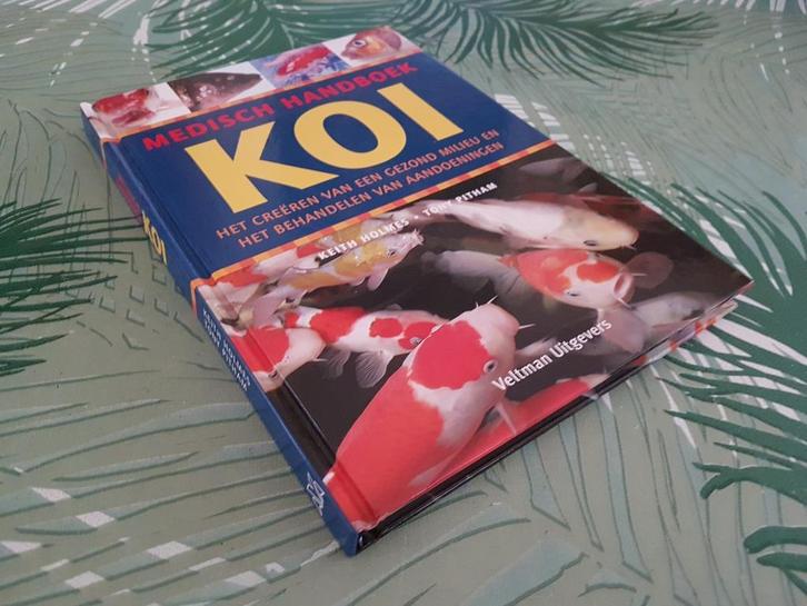 MEDISCH HANDBOEK KOI - Keith Holmes / Tony Pitham, Boeken, Dieren en Huisdieren, Zo goed als nieuw, Vissen, Ophalen of Verzenden