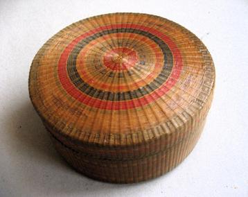 Antiek handgevlochten gras mandje/sierradendoos, jaren 30 beschikbaar voor biedingen