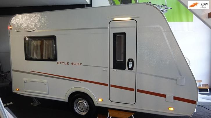 LMC Munsterland Style 400 F 2022 HEFBED/DINETTE TOP TOP, Caravans en Kamperen, Caravans, Bedrijf, tot en met 2, 1000 - 1250 kg