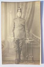 Oude militaire fotokaart GRENADIER in tenue 1916 WO1., Verzamelen, Ophalen of Verzenden, Voor 1920, Gelopen, Zuid-Holland