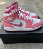 Air Jordan 1 Mid Valentine roze maat 39 maat 40, Nieuw, Ophalen of Verzenden, Nike Air Jordan, Roze