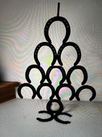 Kerstboom van hoefijzers, Ophalen