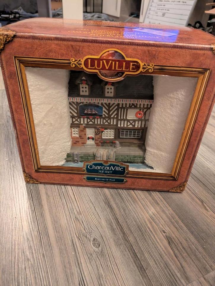 LuvVille CharceauVille Bureau de Port Kersthuisje, Huis en Inrichting, Woonaccessoires | Overige, Zo goed als nieuw, Ophalen of Verzenden