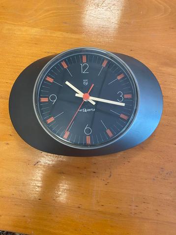Vintage Philips klok beschikbaar voor biedingen