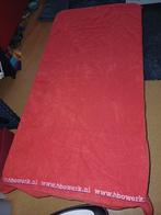 Te koop Badlaken met Tasje eraan vast. 75 bij 145. Rood, Ophalen of Verzenden, Gebruikt, Rood, Overige typen
