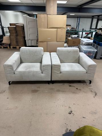 2 Loveseats - Gebruikt beschikbaar voor biedingen