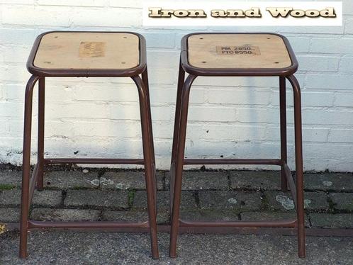 Oude bruine stoere stalen krukken / krukjes 57 cm, Huis en Inrichting, Krukjes, Gebruikt, Staal, Ophalen of Verzenden