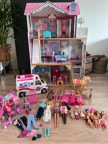 Barbiehuis incl. Ambulance, meubels, poppen en accessories beschikbaar voor biedingen