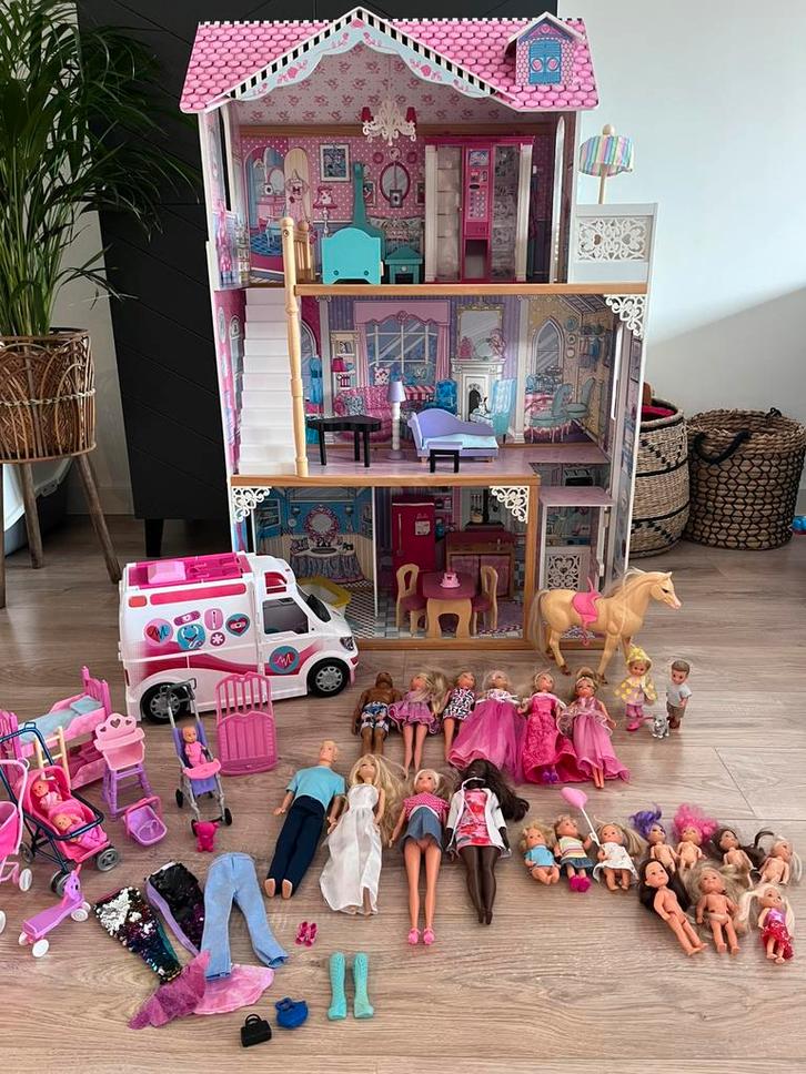 Barbiehuis incl. Ambulance, meubels, poppen en accessories, Kinderen en Baby's, Speelgoed | Poppenhuizen, Zo goed als nieuw, Poppenhuis