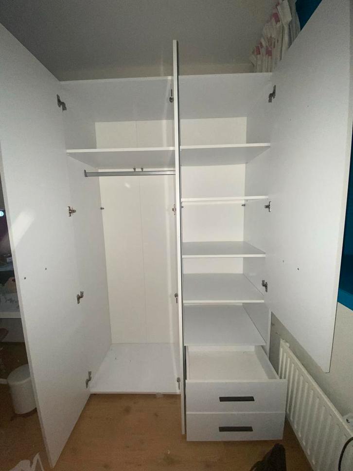 Ruime Kledingkast met spiegel, Lades en Planken, Huis en Inrichting, Kasten | Kledingkasten, Zo goed als nieuw, 200 cm of meer