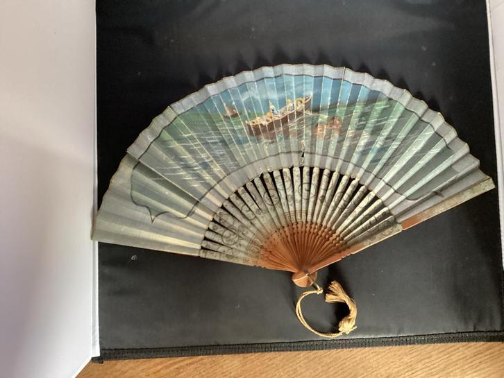 Oude waaier met boot tafereel, Antiek en Kunst, Antiek | Overige Antiek, Ophalen of Verzenden