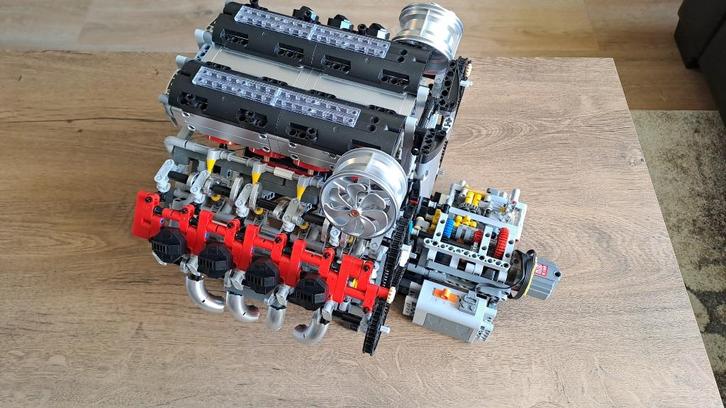 Mouldking Bouwpakket Ferrari V8 motor F488! Nr:10130., Kinderen en Baby's, Speelgoed | Duplo en Lego, Zo goed als nieuw, Complete set