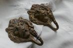 Twee antieke bronzen Leeuwen Koppen als kapstok haken, Antiek en Kunst, Verzenden, Brons