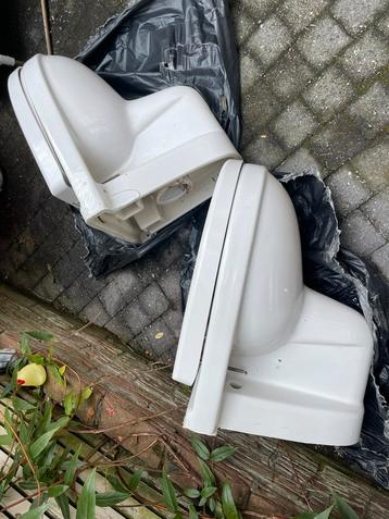 Twee maal sphinx hangtoilet beschikbaar voor biedingen