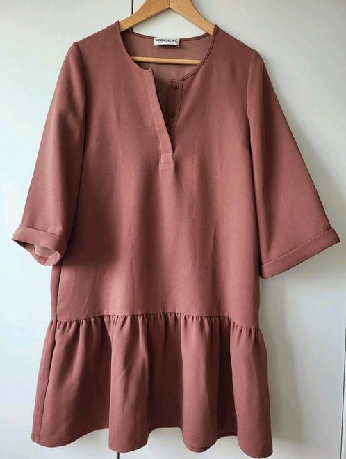 Essentiel Antwerp jurk maat 38 caramelkleur, Kleding | Dames, Jurken, Zo goed als nieuw, Maat 38/40 (M), Overige kleuren, Knielengte