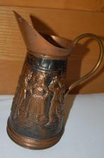 Koperen wijnkan/waterkan met reliëf afbeelding hoog 24 cm, Ophalen of Verzenden