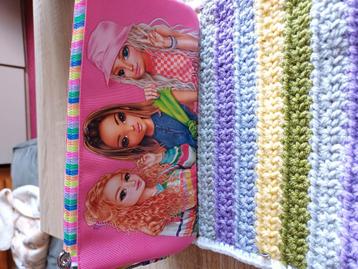 Te koop.Mooie top model meisjes etui. beschikbaar voor biedingen