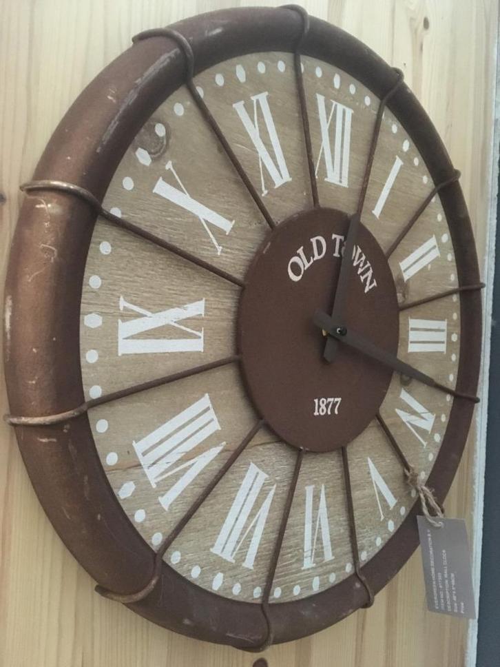 Retro Roest Hout Metaal Old Town Wandklok 60cm Nieuw, Huis en Inrichting, Woonaccessoires | Klokken, Nieuw, Wandklok, Analoog
