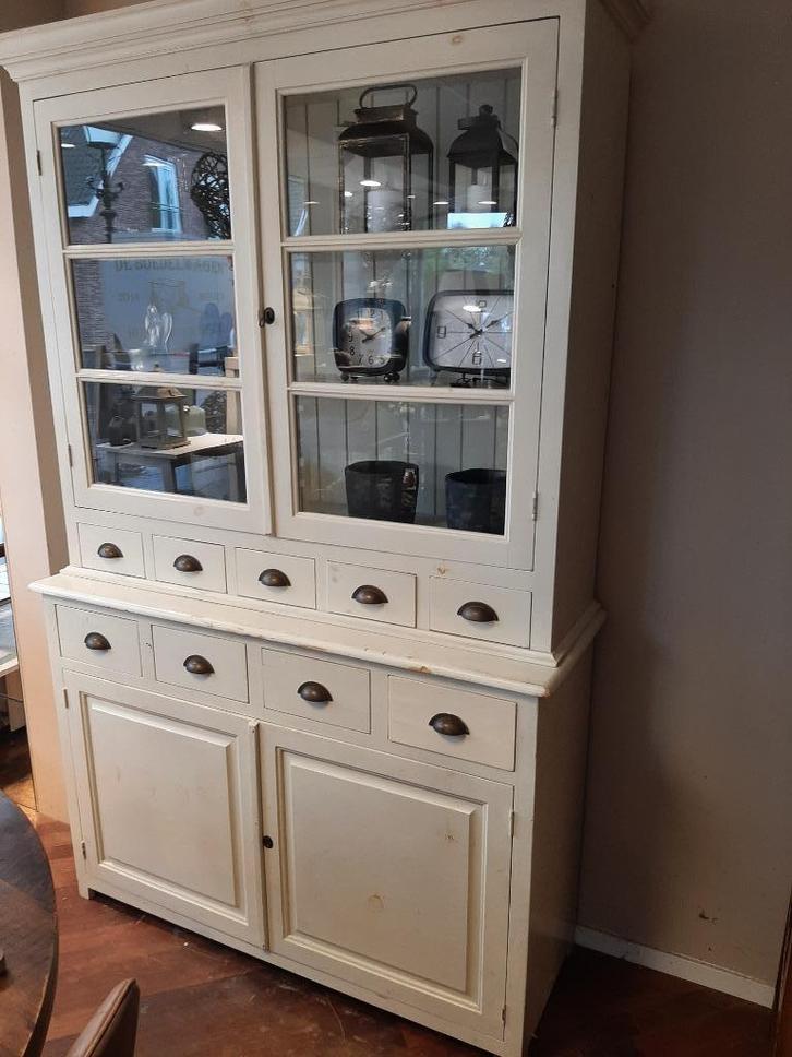 Geleefde landelijke wit houten buffetkast 135 cm, Huis en Inrichting, Kasten | Buffetkasten, Gebruikt, 200 cm of meer, 100 tot 150 cm