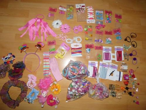 Zeer veel schattige haarelastiekjes/haarbanden/clipjes etc, Kinderen en Baby's, Kindermode-accessoires, Zo goed als nieuw, Ophalen of Verzenden