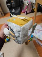 Zachte kubus met rammelaar en spiegel, Ophalen of Verzenden, Zo goed als nieuw, Rammelaar, Met geluid