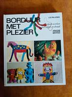 BORDUUR MET PLEZIER, speels werken met lapjes en draad., Boeken, Hobby en Vrije tijd, Ophalen of Verzenden, Zo goed als nieuw