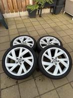 18' Volkswagen VW Golf 8 Bergamo met winterbanden, Auto-onderdelen, Banden en Velgen, 18 inch, Banden en Velgen, 225 mm, Winterbanden
