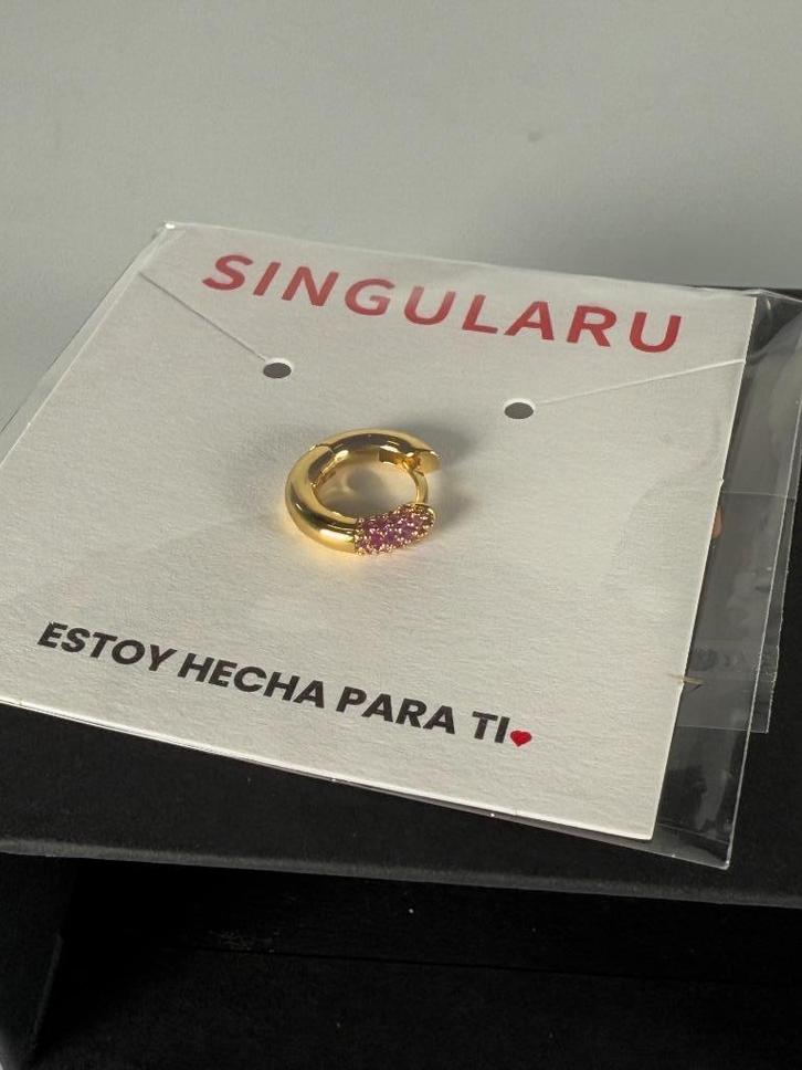 Singularu 18 kt gold‑plated hoop earring – pink zirconia, Sieraden, Tassen en Uiterlijk, Oorbellen, Nieuw, Goud, Goud, Ophalen
