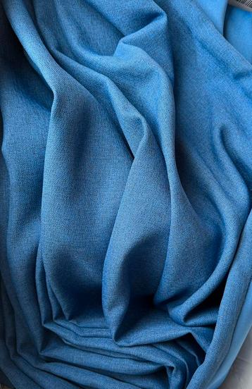 Roobol 2 verduisterende gordijnen blauw 320b x 260h & rails beschikbaar voor biedingen