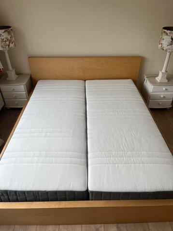 Tweepersoons Malm bed van Ikea beschikbaar voor biedingen