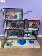 LOL poppenhuis met accessoires, Kinderen en Baby's, Speelgoed | Poppenhuizen, Ophalen, Zo goed als nieuw, Poppenhuis