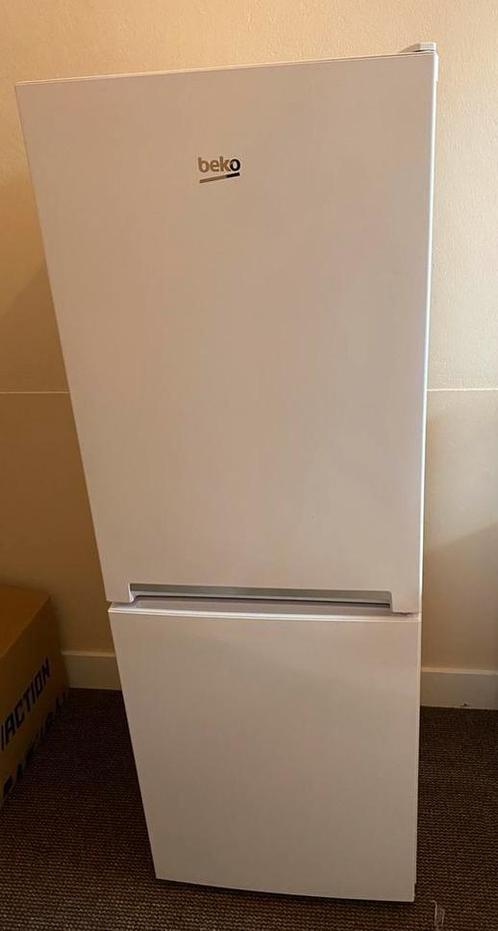 Zgan Beko koelvriescombinatie 2022!, Witgoed en Apparatuur, Koelkasten en IJskasten, Zo goed als nieuw, Met aparte vriezer, 200 liter of meer