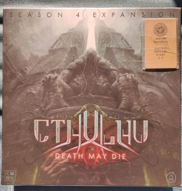 Cthulhu death may die, season 4 + extra kickstarter kaarten, Hobby en Vrije tijd, Gezelschapsspellen | Bordspellen, Nieuw, Ophalen of Verzenden